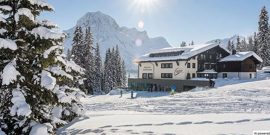 Cresta Seitenansicht mit Schnee und Skifahrern die zurück kommen